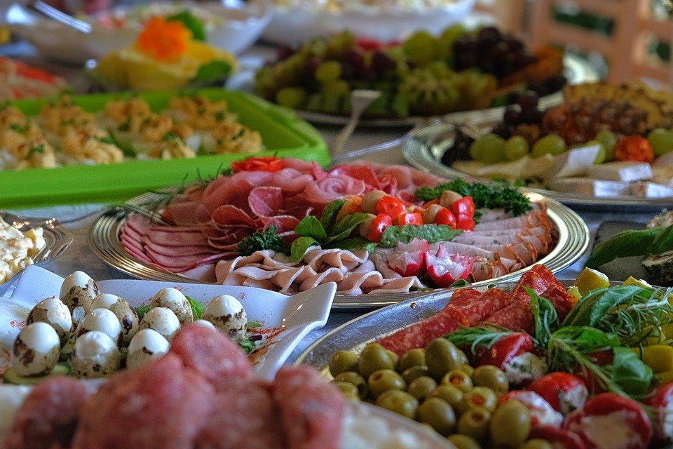 Confiez votre repas d’anniversaire entre les mains d’un traiteur professionnel